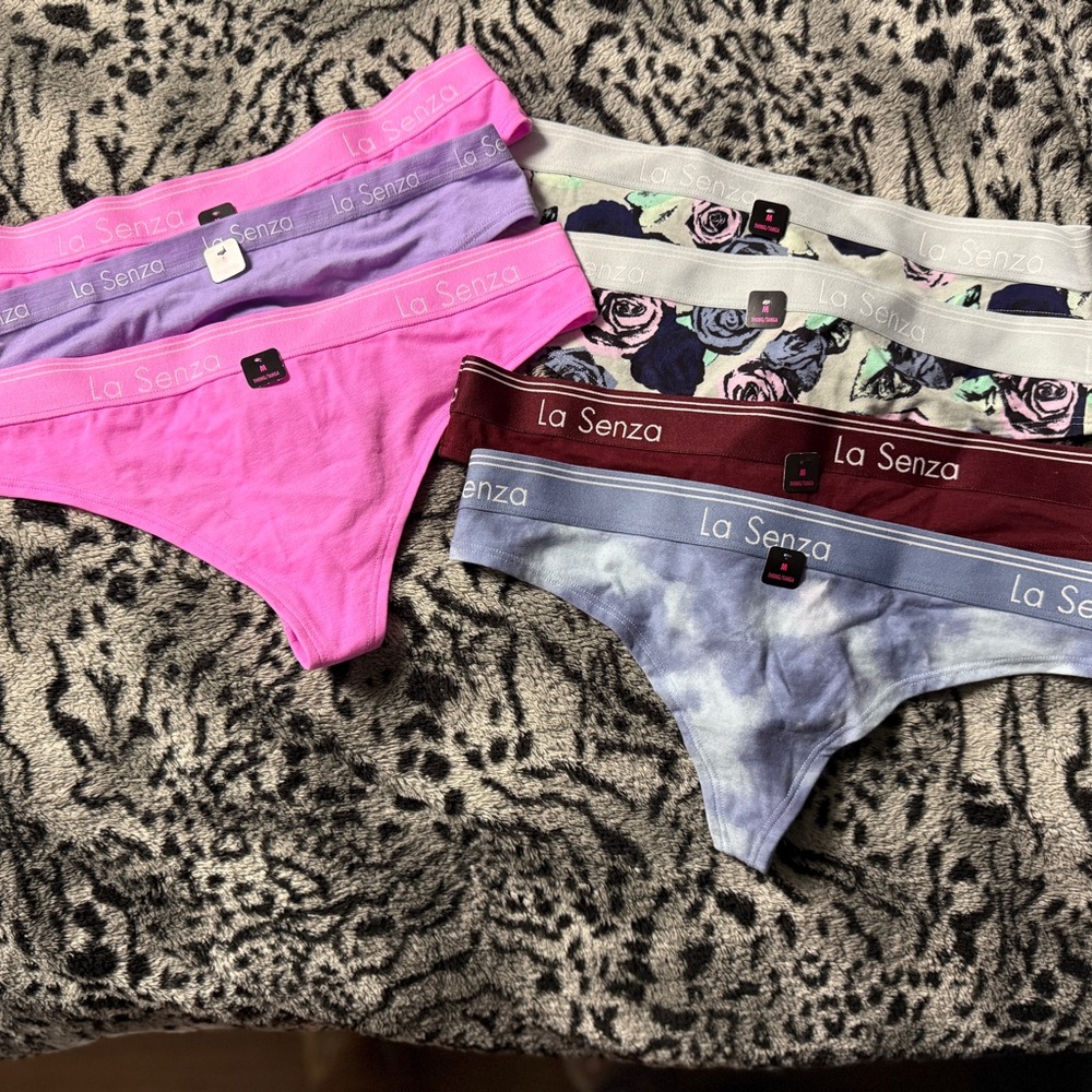 La Senza size m cotton thongs (7 pairs)